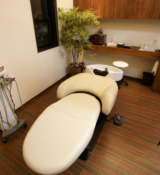 【川西能勢口】≪パートは土日休みOK！≫≪19時過ぎに退勤可能！≫≪社会保険完備≫入客チャンスアリ！撮影などクリエイティブなことにも関われる！地域密着型のサロン「OOPS hair design（ウープス ヘア デザイン）」からスタイリスト（美容師）の求人★☆