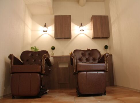 【京都駅】≪月収35万円以上も可能≫≪平均客単価1万円以上≫≪フリー40％／指名46％還元≫≪税込還元≫≪完全マンツーマン≫数をこなさなくても稼げる高単価の委託サロン！！あなたにあった働き方が選べる◎最低保障給制度もあり！「Coccolo by Ex-grace京都七条（コッコロバイエクスグレイスキョウトシチジョウ）」からスタイリスト（美容師）の求人★☆