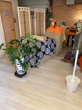 【梅田】≪リニューアルオープンにつきスタッフ急募！≫≪完全予約制なので営業中レッスン可≫≪平日のみの勤務でもOK≫≪ブランクある方もOK≫仕事とプライベートでメリハリをつけられる環境！オーガニックヘナ・マッサージ・ヘッドスパも人気の癒しのサロン「プライベートサロン perdonna（プライベートサロンペルドンナ）」からアシスタント（美容師）の求人☆★☆