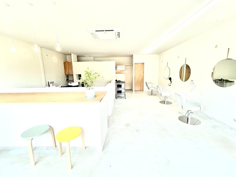 【日進駅】◆社会保険完備・完全週休2日制・18時で営業終了・生涯アシスタントでもOK◆営業時間内レッスン可能で、新卒生で最短1年半デビューが可能！和やかで優しいサロン雰囲気！ゆったりお客様と関われます！白髪染めとシャンプーの入客できる方歓迎！「aureole（オレオール）」からアシスタント（美容師）の求人☆★☆