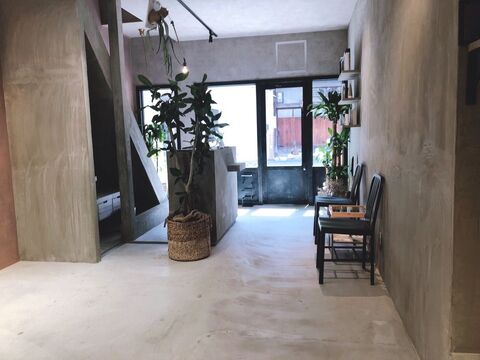 【北田辺】≪社会保険完備≫≪完全週休2日制≫≪土日休み相談OK≫≪月給18万円スタート≫少人数制で一人ひとりに合わせたレッスンカリキュラムで最短2年デビュー！個性を伸ばしていける環境があるサロンCiii／BELLA（シーバイベラ）からアシスタント（美容師）の求人★☆