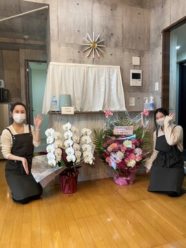 【垂水】≪繁忙期は売上80万円達成の実績あり≫≪社会保険完備≫≪早番遅番制度あり≫≪髪色・ネイル自由≫≪有給消化100％≫お客様との距離が近くアットホームな隠れ家サロン「Alam Cantik 垂水店（アランチャンティックタルミテン）」からアイリスト（まつげエクステ・まつげパーマ・アイブロウ）の求人☆☆