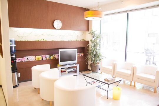 【北加賀屋】≪メンズサロン≫≪完全週休2日制≫≪社会保険完備≫≪土日休み相談可能≫一人一人のライフスタイルに合わせた勤務が可能♪マンツーマンでお客様にしっかり施術出来ますよ！スタッフ同士も仲が良く、アットホームなサロン「M"mana" 住之江（マナスミノエ）」からスタイリスト（美容師）の求人★☆