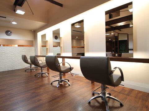 【名谷】≪社会保険完備≫18時半完全退社！美容師のライフスタイルをもっと自由に！≪2種類の勤務日数を選択≫≪パートさん日曜定休≫遅くまで残る事がないのでプライベートが充実できます！働きやすいアットホームな雰囲気のお店です！“akira 名谷店（アキラミョウダニテン）”からスタイリスト（美容師）の求人☆★