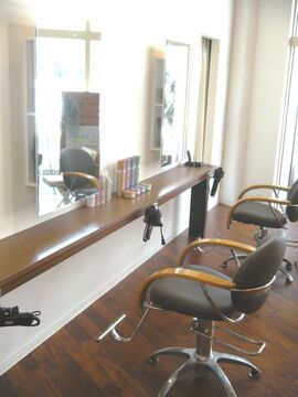 【千里丘】≪社会保険完備≫≪19時過ぎに退勤可能≫キッズルームも完備しており、地域の方々に人気のファミリーサロン！帰宅時間も早いのでプライベートも充実！「air feel 千里丘店（エアフィールセンリオカテン）」からアシスタント（美容師）の求人☆★