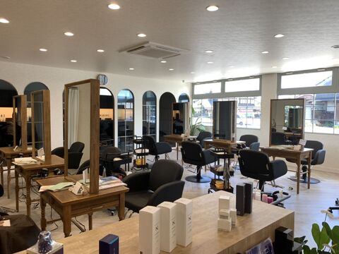 【八日市駅】≪中途スタイリスト大募集中≫≪最低保障給3ヶ月間30万円～≫≪年間休日110日≫≪社会保険完備≫≪第3日曜休み≫着付けやメイクも学べるサロン！入客チャンスあり！「OSAYA tatebe（オサヤタテベ）」からスタイリスト（美容師）の求人☆★