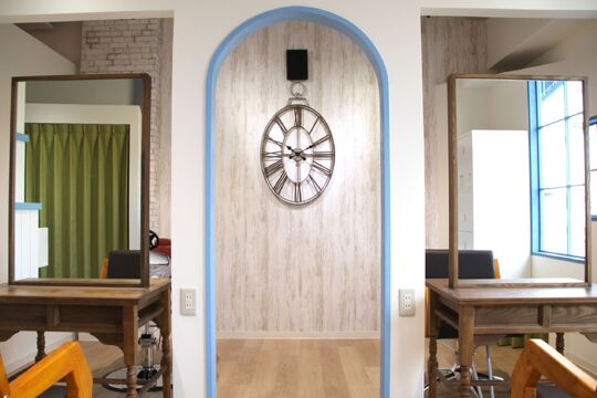 【前栽】≪ブリーチ比率が高いサロン≫≪月8日休み≫≪土日休みOK≫メーカー認定講師やアンバサダー在籍！豊富に商材を取り扱っているため単価アップも狙いやすいサロン！月30万円以上も目指せるサロン！「hair make corazon（ヘアーメイクコラソン）」からスタイリスト（美容師）の求人☆★