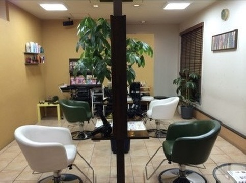 【戸田公園】≪実働8時間≫≪半年間保証給あり≫≪ブランクのある方も歓迎≫お給料面の不安なくプライベートとの両立もしやすいサロン「OBLI HAIR DRESSING（オブリヘアードレッシング）」からスタイリスト（美容師）の求人★☆