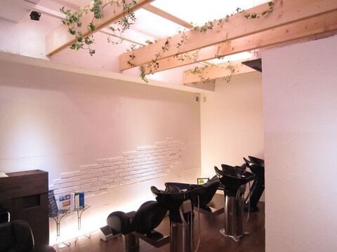 【太田】≪月給20万円〜≫≪社会保険あり≫≪月8,9日休み≫コミュニケーションカウンセリングを大事にしています。丁寧にひとりひとりのお客様に関われる完全予約制サロン「votre alamode（ヴォートルアラモード）」からスタイリスト（美容師）の求人☆☆