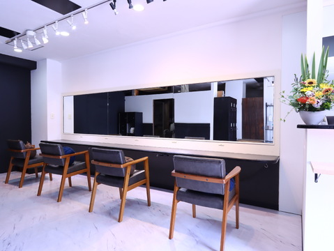 【大道町】≪社会保険完備・基本残業なし・カラー専門店≫あなたのライフスタイルに合わせた働き方が選択可能！！幅広いメニューが幅広い年代のお客様に愛されるヘアサロン「3’s color（サンズカラー）」からアシスタント（美容師）の求人☆★