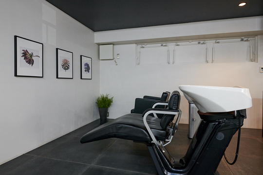 【新宿三丁目】◆完全週休2日制・社会保険完備・住宅手当あり◆20～30代のお客様を中心に支持される上質サロン。生涯美容師として活躍できるシステムを用意しています！「acoron.新宿（アコロンシンジュク）」からスタイリスト（美容師）の求人☆★