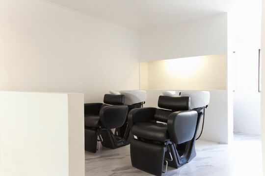 【三宮】≪完全週休2日制≫≪社会保険完備≫≪土日祝の取得OK≫残業は一切なし！曜日次第では18時帰宅も可能なのでプライベートも充実です！駅から徒歩5分のサロン「BLOCK（ブロック）」からスタイリスト（美容師）の求人☆★