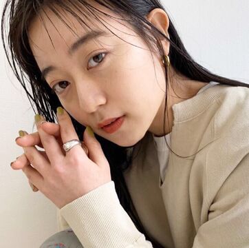 【三軒茶屋】◆月最大25万円の最低保障給あり・社会保険完備◆正社員と業務委託の選択制！圧倒的な新規数と豊富な薬剤が人気！自己ブランディングもでき、トレンド発信もできるサロン「Louwe 三軒茶屋（ローウェサンゲンヂャヤ）」からスタイリスト（美容師）の求人☆★