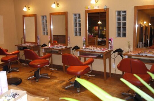 【守山駅】≪月8,9日休み≫≪社会保険完備≫≪20時までに退勤可能≫≪入客チャンスあり≫着付けやメイクも学べる環境あり！少人数制の地域密着型サロン！“ROJES HAIR DESIGN（ロージャスヘアーデザイン）”からスタイリスト（美容師）の求人☆★