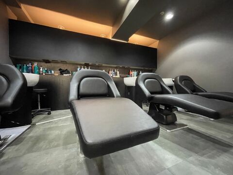 【国立駅】◆休日数選択制・月給20万円スタート・営業中のレッスンも可能・社会保険完備◆美容師として以外のスキルも身につく！1人1人の夢や挑戦したいことを全力でサポートしてくれるサロンcarina（カリーナ）からアシスタント（美容師）の求人☆★