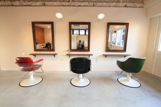 【千代田】≪社会保険完備≫≪20時退勤可能≫福利厚生もしっかりしているので、安心して長く働ける環境です！最先端の技術も常に取り入れているサロン！「trefle hair design（トレフルヘアーデザイン）」からJrスタイリスト（美容師）の求人☆★☆