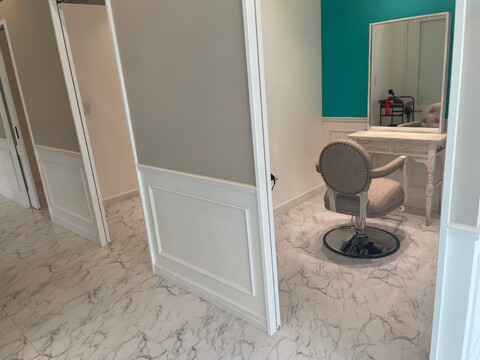 【岸和田カンカン前】 ≪月給30万円以上≫≪完全週休2日制≫≪20時迄に退勤≫≪全席個室&完全マンツーマン≫≪高単価≫髪質改善トリートメントに特化した上質サロンです！「RECARE 岸和田店（リケアキシワダテン）」からスタイリスト（美容師）の求人★☆