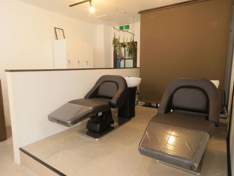 【茨木市駅】≪土曜日勤務できる方の募集≫≪週2日以上勤務できる方歓迎≫≪扶養内範囲や15時、16時までの勤務もOK≫≪ブランクのある方もOK≫家庭と両立したいママさんにオススメのサロン！回転重視のサロンではなく、1人1人のお客さんに時間をかけて接客していけるカラー専門店！「ヘアカラー専門店 Fran（ヘアカラーセンモンテンフラン）」からカラーリスト（美容師）の求人☆☆