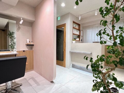 【薬院駅】≪最低保証給あり・勤務時間や日数の相談OK・平均単価1万円・基本マンツーマン接客≫大人女性を中心に多数のお客様がご来店！お客様へ提案しやすいメニューを取り揃えています！自分の時間を大切にしながら働くことができるトータルビューティーサロン「Nika beaute（ニカボーテ）」からスタイリスト（美容師）の求人☆★