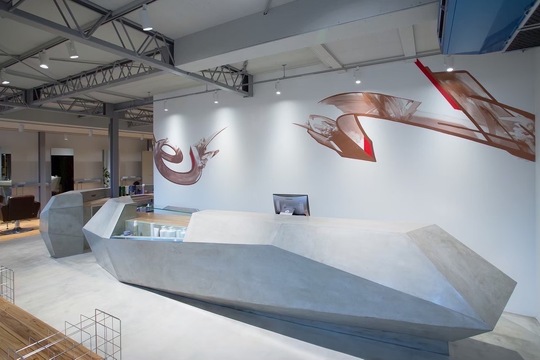 【北野白梅町】≪社会保険完備≫≪着付けやメイクも学べる≫≪住宅手当あり≫≪レッスンは外部講習≫丁寧なカウンセリングと確かな技術力がウリ！内装もアートのようでとてもオシャレです！「eN la vida（エンラビーダ）」からスタイリスト（美容師）の求人☆★