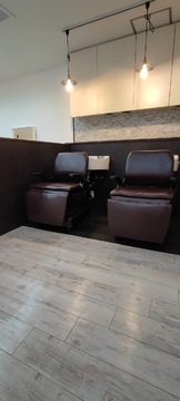 【長居】≪完全自由出勤≫≪土日祝の取得可能≫≪完全マンツーマン≫髪質改善に特化しており、リピーターさんから支持されているサロン！薬剤知識など幅広く学べる。高時給で働きたいパートの方にもオススメのサロンです！週4日以上勤務の方歓迎！「Ripps（リップス）」からスタイリスト（美容師）の求人★☆