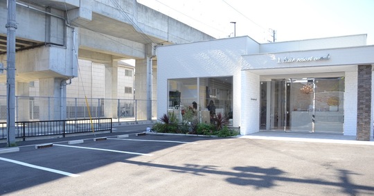 【泉大津春日町】≪美容学校通信費用全額支給≫≪月8日休み・第3日曜日休み≫≪社会保険完備≫個室でのヘッドスパや髪質改善が人気のヘアサロン！着付けやメイク、脱毛やエステなど幅広く対応しています！！「hair resort cocok（ヘアリゾートココ）」からアシスタント（美容師）の求人☆★☆