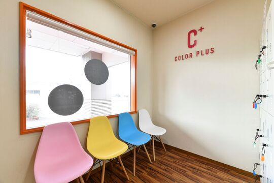 【敦賀駅】≪16時までの勤務OK≫≪残業なし≫≪日曜定休日≫≪完全週休二日制≫≪女性のみサロン≫子育てしながらも、働きやすい環境！急なお休みなどにも対応できるようにしてます！カラーだけに専念した専門店「COLOR PLUS 敦賀店（カラープラスツルガテン）」からカラーリスト（美容師）の求人☆☆