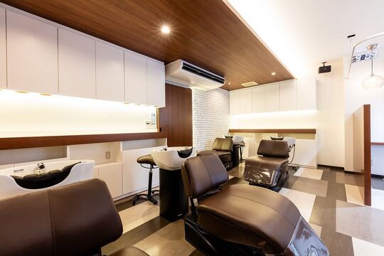 【唐津駅】≪完全週休2日制・社会保険完備・毎週2連休・高月給スタート・時短勤務OK≫技術だけでなく接客も大切にしてドンドン成長していきます。オーガニック薬剤を多く使用し、プライベートも充実できるヘアサロン「BOUCLE（ブークル）」からスタイリスト（美容師）の求人★☆