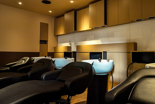 【JR福島駅前】≪実働7,8時間≫≪月4回・日曜日は18時退勤≫≪社会保険完備≫地域密着型のオシャレサロン！入客チャンスの多いサロンです！「fizelle 福島駅前店（フィゼルフクシマエキマエテン）」からスタイリスト（美容師）の求人☆★☆