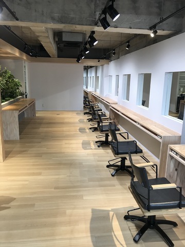 【和泉府中】≪月8日休み&有給休暇あり≫≪平均19時退勤≫お客様のオンリーワンサロンとして、デザインカラーも髪質改善も人気の地域密着サロン！「ACCA（アッカ）」からスタイリスト（美容師）の求人★☆★