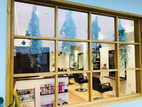 【神辺町】≪営業時間内のレッスンOK・基本残業なし≫レッスン次第では2年以内にスタイリストデビューが可能！お仕事もプライベートも充実！！アットホームな雰囲気の地域密着型ヘアサロン「hair salon Hinata（ヘアサロンヒナタ）」からアシスタント（美容師）の求人★☆