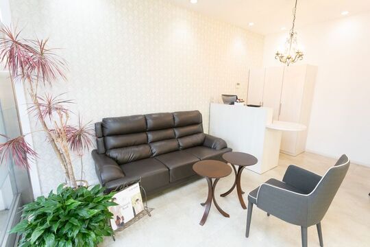 【真美ヶ丘】≪土日休み相談OK≫≪19時迄に退勤可能≫≪交通費全額支給≫夜遅くまで残る必要なし！プライベートの時間もしっかり確保できます！大人女性向けのプライベートサロン！「Yutaka Hair 真美ヶ丘店（ユタカヘアーマミガオカテン）」からスタイリスト（美容師）の求人☆★