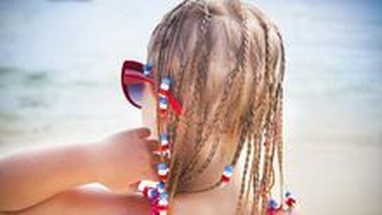 【南森町】≪社会保険完備≫≪月給22万円スタート!!≫≪最短1年半デビュー≫働き方はアナタ次第！月10日休みなどお休みを増やすことも可能です◎ライフスタイルに合った働き方ができるから長く働ける「agora 南森町店（アゴラ ミナミモリマチテン）」からアシスタント（美容師）の求人☆★☆