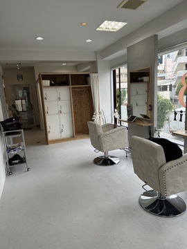 【守口市駅】≪月8日休み≫≪月に1回土日休みOK≫≪社会保険完備≫≪営業時間内のレッスンOK≫奨学金手当あり！髪質改善が得意なサロン！「huit8（ユイト）」からアシスタント（美容師）の求人☆★