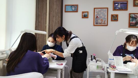 【新潟駅】≪実働8時間≫≪有給休暇あり・消化率100%≫≪土日祝の希望休OK≫≪社会保険完備≫研修体制もしっかり！ネイルのプロとして活躍できるサロンです！「Training Nail salon Fairy（トレーニングネイルサロンフェアリー）」からネイリスト（ネイル）の求人☆☆