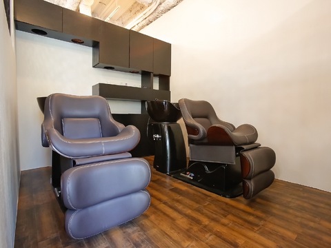 【東梅田】≪社会保険完備≫≪正社員・業務委託から選択OK≫スタイリストオンリーで完全マンツーマン施術！お休みや勤務時間も相談OK、働きやすいサロン環境です！「Apiuz Hair 梅田（アピューズヘアーウメダ）」からスタイリスト（美容師）の求人☆★