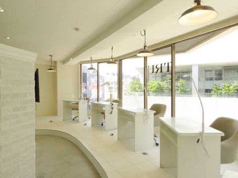 【六本木駅】≪研修専用サロンあり・月8日休み・社会保険完備・未経験OK≫研修期間中も給与あり！サロン選びに不安がある方必見！働きやすく好条件のトータルビューティーサロン「TRU NAIL&EYE 六本木店（トゥルーネイルアンドアイロッポンギテン）」からアイリスト（まつげエクステ・まつげパーマ・アイブロウ）の求人☆☆