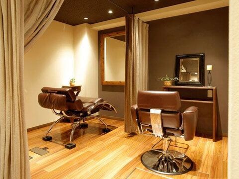 【吉祥寺】≪高単価ヘアケアサロン≫≪土日休み相談可能≫≪16時までの勤務も可能≫オーガニック製品でのヘアケアにこだわり、幅広い世代の方から支持されるサロン「La Lilas Mauve（ラリラモーヴ）」からスタイリスト（美容師）の求人☆★