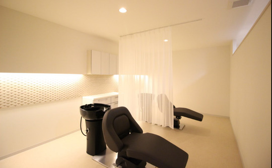 【寺田町】≪社会保険完備≫≪月7,8日休み≫≪18:00閉店≫一人ひとりのお客様とマンツーマンで寄り添って関われ、美容師としてのやりがいを感じられる！結婚、出産後も活躍できる環境！パート・アルバイトでの勤務や時短勤務も相談OK！スタッフ同士の仲の良さが自慢の「cocon（ココン）」からスタイリスト（美容師）の求人☆☆