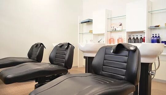 【山口駅】≪社会保険完備♪≫≪入客チャンスあり≫サロンワーク以外でも色んな技術を学べるので、さらにキャリアアップしたい方にお勧め！毎日遅くまで残ることも無いためプライベートも充実できますよ！“New Style CORE（ニュースタイルコア）”からスタイリスト（美容師）の求人★☆