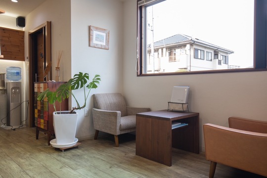 【東加古川】≪社会保険完備≫≪平均19時すぎ退勤≫≪完全週休2日制≫≪日曜定休あり≫福利厚生が充実しており、働きやすい環境！髪質改善や白髪染めが得意なサロン！「hair atelier mum （ヘアアトリエマム）」からスタイリスト（美容師）の求人☆★☆