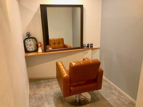 【加古川駅】≪有給休暇あり≫≪実働8時間、休憩1時間≫ダメージケア、髪質改善に特化した居心地の良いサロン。お子さんの居るママさんも安心して働ける環境がウリです！「 Rooms Hair（ルームスヘアー）」からスタイリスト（美容師）の求人☆★