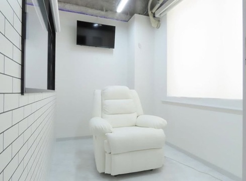 【渋谷】≪有給消化率100％≫≪スカルプメニューあり≫≪髪型ネイル自由≫未経験歓迎！研修中もお給料あり！技術習得に専念できる教育環境です！ネイル・アイを取り扱うトータルビューティーサロン「WOL TOKYO（ウォルトウキョウ）」からネイリスト（ネイル）の求人☆☆