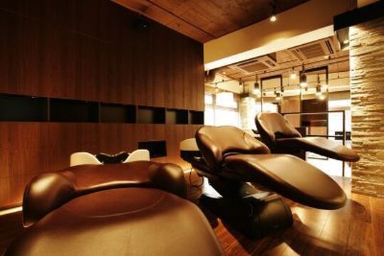 【梅田】≪社会保険完備≫≪月27万円スタート≫入客チャンス◎梅田に2店舗展開する“organic salon face 梅田店（オーガニックサロンフェイスウメダテン）”からスタイリスト（美容師）の求人☆★☆