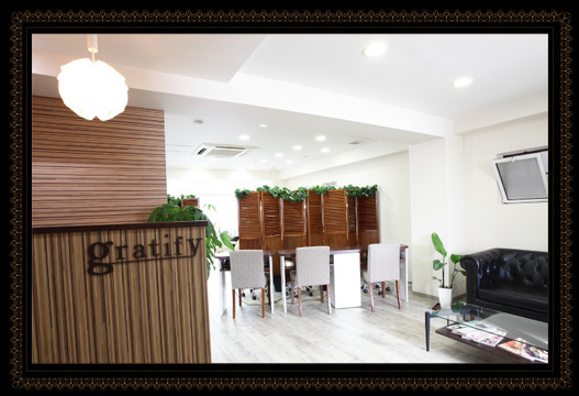 【心斎橋】未経験OK、毎年7連休取得可能、働きやすさ＆やりがい満載！がんばりがしっかり評価されます！リピーターも90％以上！スタッフ同士のチームワークの良さ抜群！プロフェッショナルになるための研修体制もしっかりしています！「gratify心斎橋本店（グラティフィーシンサイバシホンテン）」からアイリスト（まつげエクステ・まつげパーマ・アイブロウ）の求人☆★☆