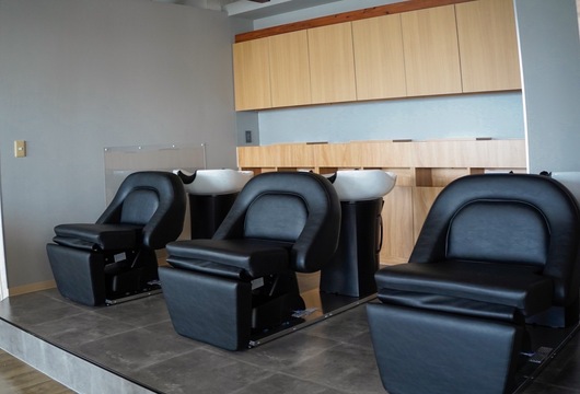 【瓢箪山】新規のお客様も多く来ていただいてるので、入客チャンスはバッチリ◎堅苦しい決まりなどはないので楽しく働いていけます！トレンド発信サロン「hair resort REGALO（ヘアリゾートレガロ）」からスタイリスト（美容師）の求人☆☆