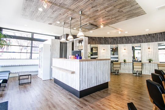 【久喜駅】■平均退社19時台・月9日休み選択可能・産休育休制度あり・引っ越し支援制度あり・営業時間内レッスンOK・最短1年半でスタイリストデビュー可能・社会保険完備■抜群の待遇と長所をしっかりと伸ばせる環境があります！「hairshop N&A 久喜店（ヘアーショップエヌアンドエークキテン）」からアシスタント（美容師）の求人☆★