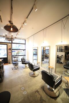 【姪浜】≪毎週日曜日休み≫≪社会保険完備≫≪マンツーマンレッスン≫≪未経験・新卒生OK≫毎日のお仕事を楽しんでもらいたい！！充実した福利厚生・レッスン環境を整えている小規模ヘアサロン「Tronica（トロニカ）」からアシスタント（美容師）の求人★☆