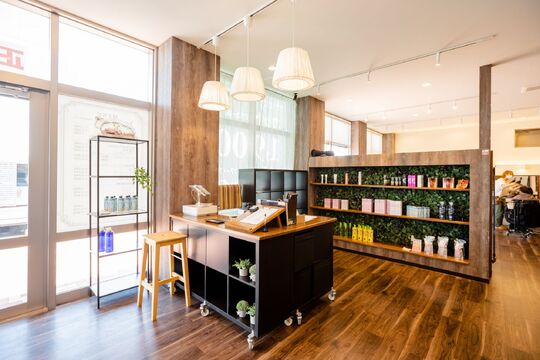 【宇美】≪月給24万円スタート・社会保険完備・最短18時に退勤・毎年8連休あり・売上ノルマなし・土日祝は時給アップ≫信じられないほどの好条件で働けちゃいます！充実した美容師ライフを送ることができるヘアサロン「oasis 宇美店（オアシスウミテン）」からスタイリスト（美容師）の求人☆★