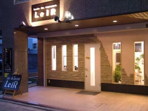 【JR堺市】≪月給21万円〜≫≪有給休暇あり≫≪社会保険あり≫接客重視！親身な対応でスタッフさんは本音で話せて、お客さんは人生相談するほど！地域に愛されるアットホームな自然体サロン「LeiR（レイール）」からアシスタント（美容師）の求人☆★☆